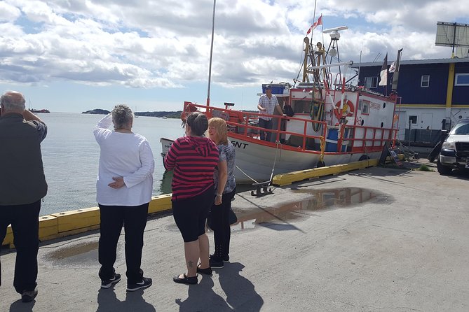 Yellowknife Bucket List City Tours - Navigating Yellowknifes Bustling Downtown and Neighborhoods