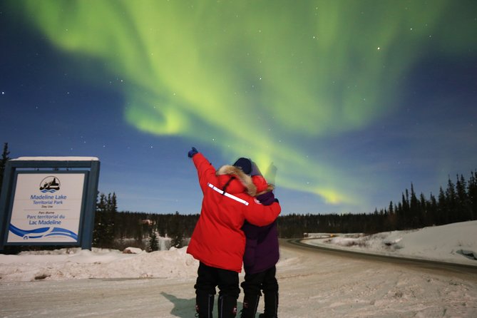 Yellowknife Tours - Aurora by Bus - Northern Lights Viewing Experience