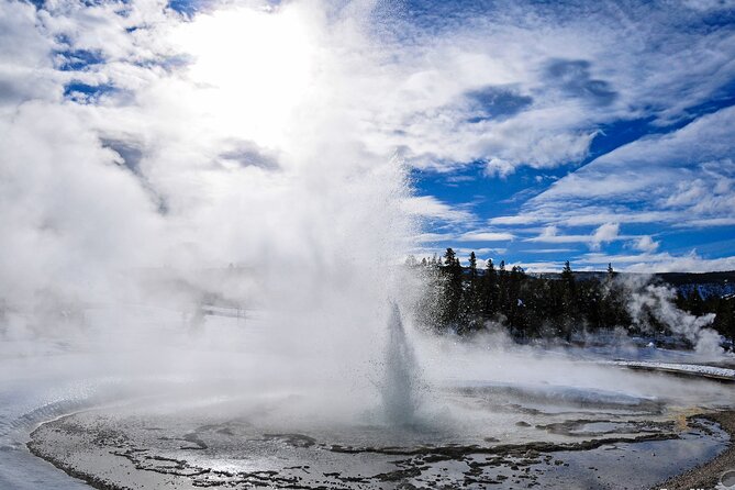 Yellowstone & Grand Teton National Parks Private Winter Tour 5-Day - Discover Grand Tetons Snowy Landscapes