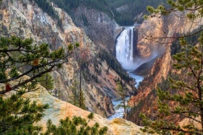 Yellowstone & Grand Tetons: 4-Day/3-Night Wildlife Adventure - Experiencing Cody and Lamar Valley