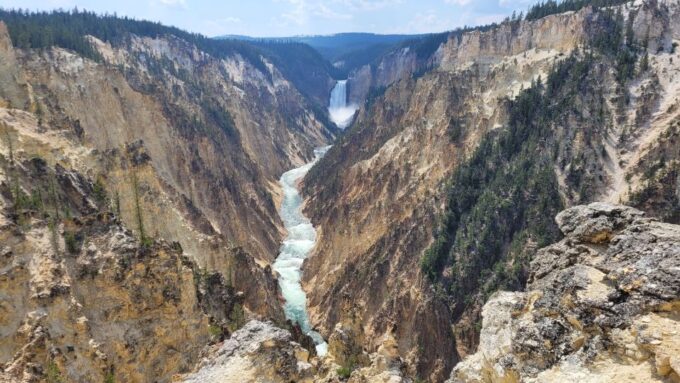 Yellowstone National Park Private Day Tour - Geysers, Springs, and Waterfalls