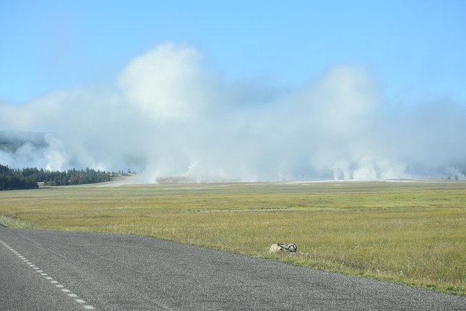 Yellowstone Western Tours - Exploring Yellowstone National Park