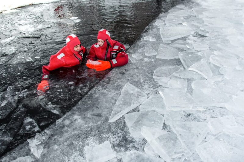 Ylläs: Lake Ylläsjärvi Ice-Floating Experience - Safety and Suit Requirements