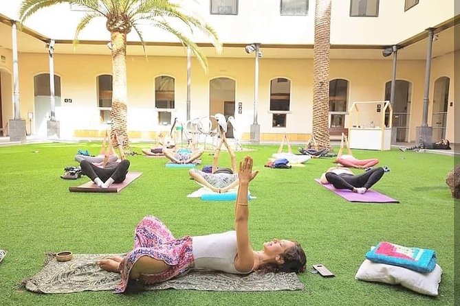 Yoga With Ale - Yoga Equipment Provided