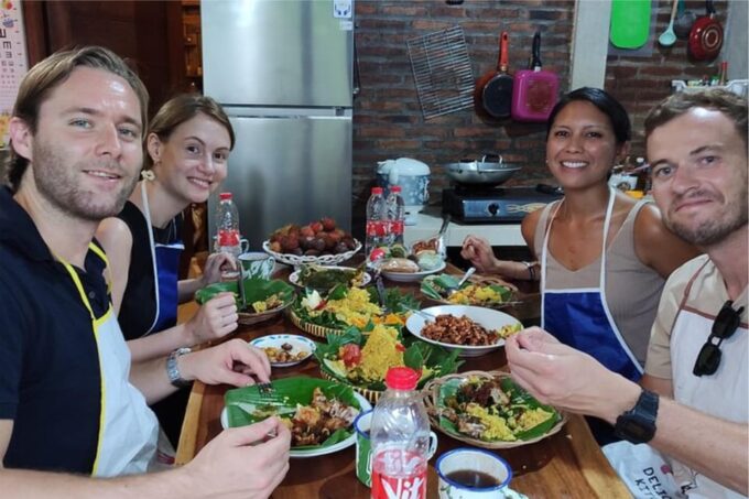 Yogyakarta: 3-Hour Cooking Class With Market Tour - Included in the Class