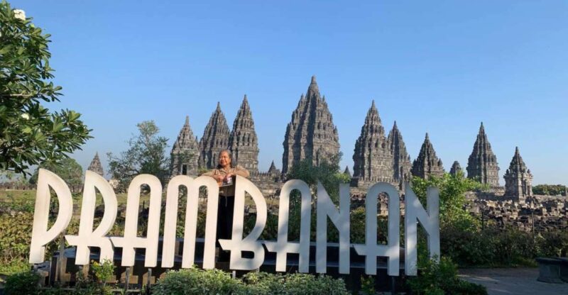 Yogyakarta: Borobudor Climb Up,Prambanan Tour & Entry Ticket - Key Features