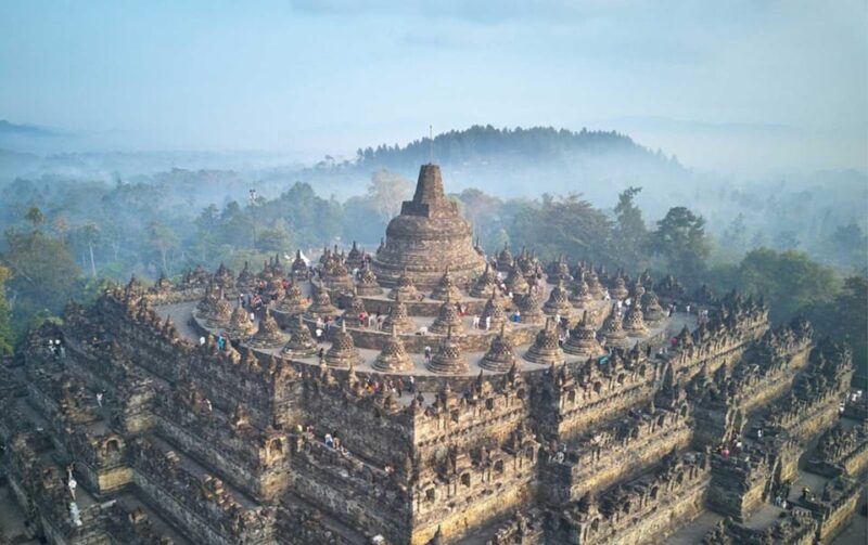 Yogyakarta: Borobudur 5-Hour Tour With Climb-Up & Transfers - Guided Tour of Borobudur