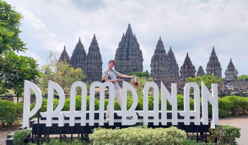 Yogyakarta: Borobudur and Prambanan Temple Transfer and Tour - Mendut Temple