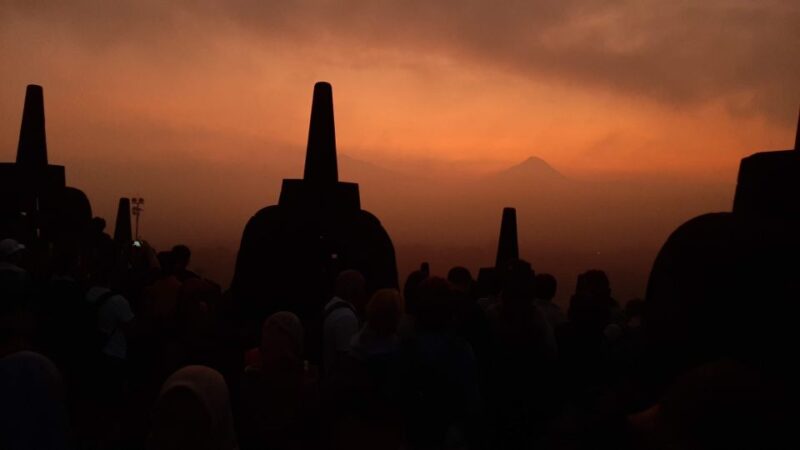 Yogyakarta: Borobudur and Prambanan Temples Day Tour - Itinerary Details