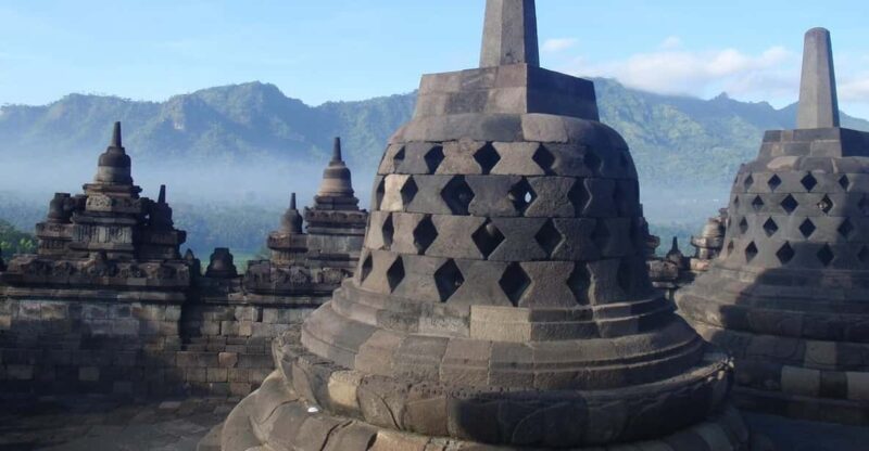 Yogyakarta: Borobudur Climb & Prambanan Temples Guided Tour - Prambanan Temple