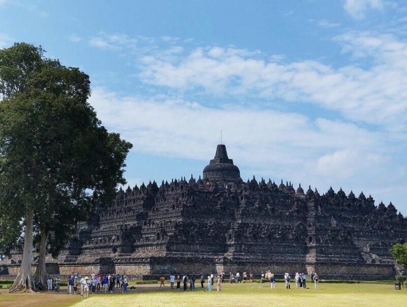 Yogyakarta: Borobudur Climb up and Prambanan Guided Tour - Important Information