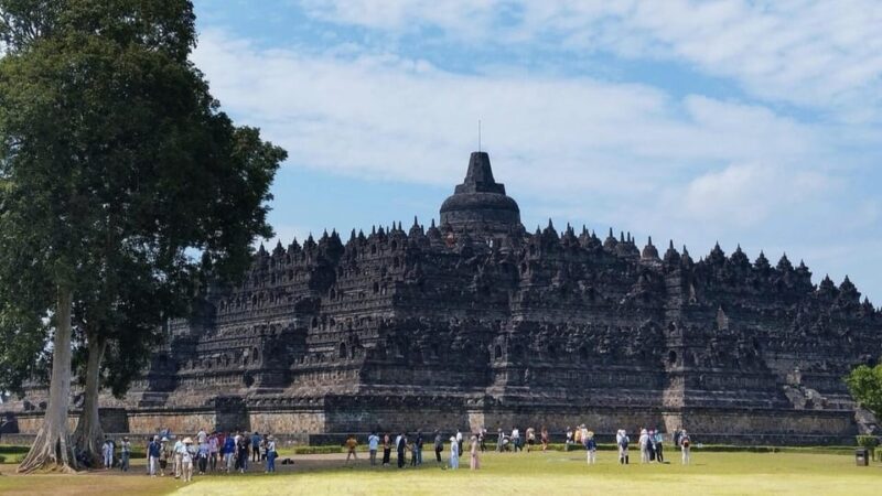 Yogyakarta: Borobudur Climb Up, Merapi Volcano and Prambanan - Itinerary and Activities