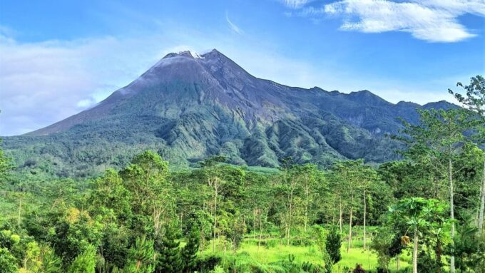 Yogyakarta: Borobudur Climb Up, Merapi Volcano and Prambanan - Cultural Significance
