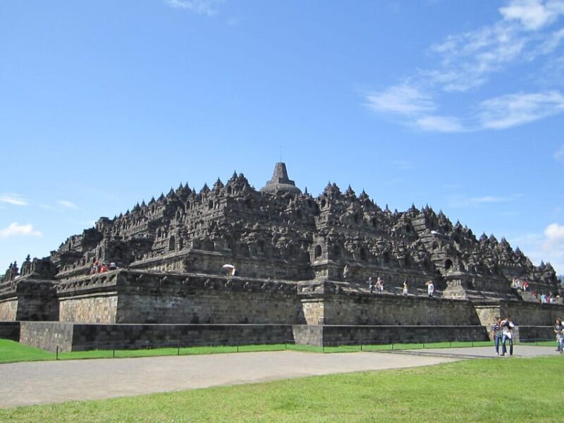 Yogyakarta: Borobudur (Climb up Temple) & Sunrise Mt. Merapi - Important Information