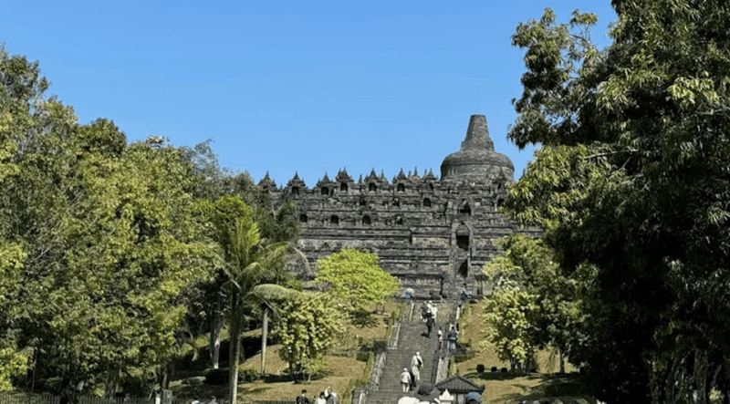 Yogyakarta: Borobudur Climb With Tickets & Prambanan Tour - Important Information