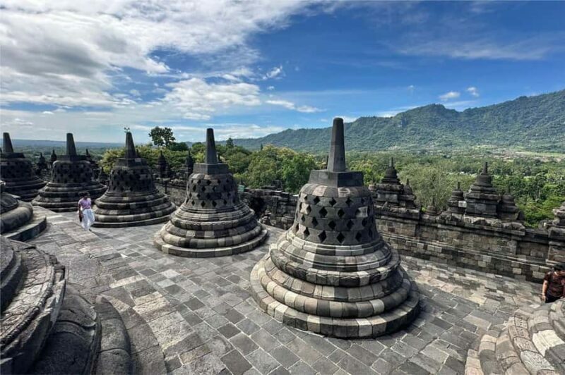 Yogyakarta: Borobudur Sunrise (Climb-up Assured) & Prambanan - An in-depth look at the experience