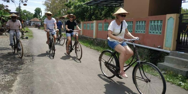 Yogyakarta: Countryside Village Cycling Tour With Guide - Key Points