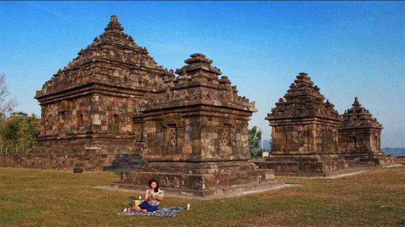 YOGYAKARTA : DAY TOUR WITH CAR DRIVER HIRE - Key Points