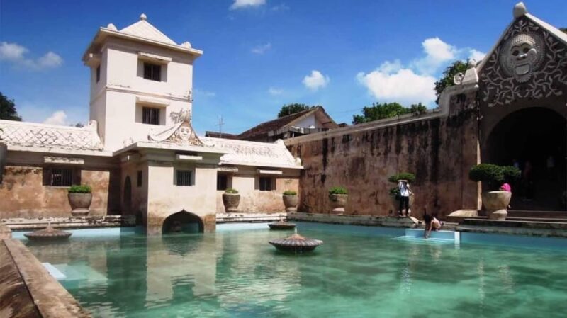 YOGYAKARTA : DAY TOUR WITH CAR DRIVER HIRE - Accessibility and Mobility