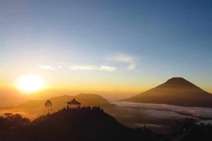 Yogyakarta: Dieng Sunrise Trip & Borobudur Afternoon Tour - Guided Tour