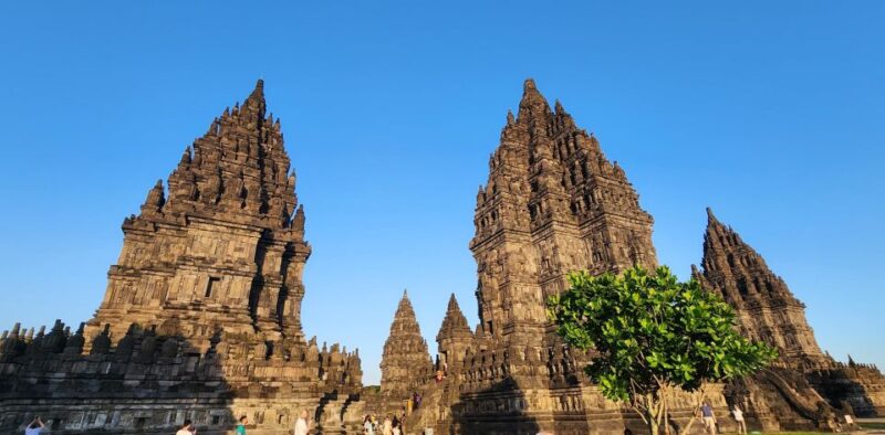 Yogyakarta: Explore & Enjoy Sunset at Prambanan Temple Tour - Experience Highlights