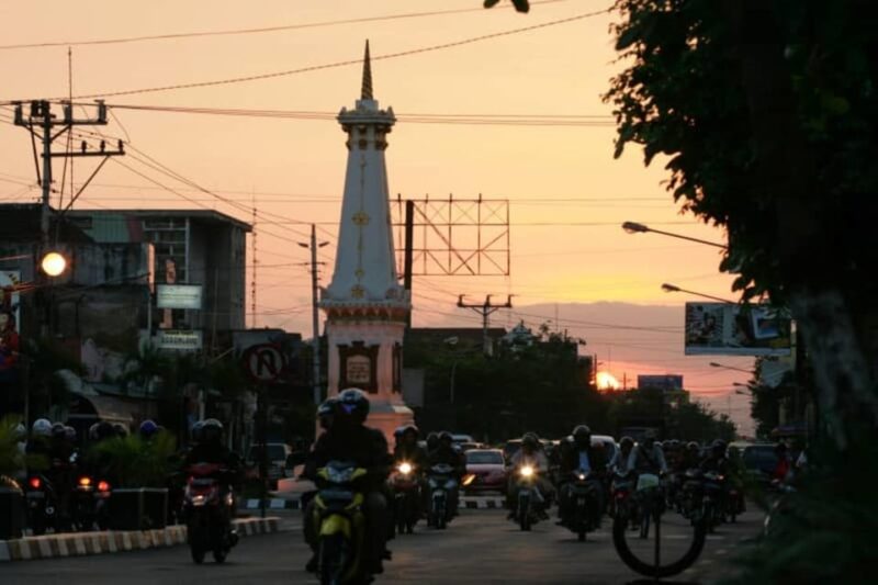 Yogyakarta: Guided City Walk and Food Tour - Key Points
