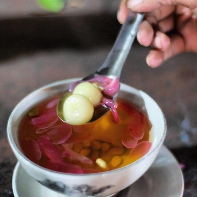 Yogyakarta: Guided City Walk and Food Tour - Local Interactions