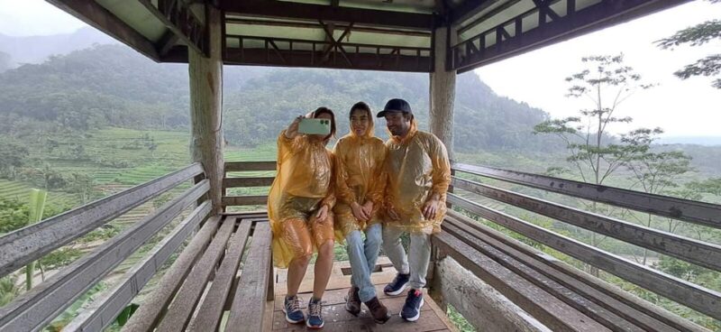 Yogyakarta : Java Rice Terrace Trek & Selogrio Temple Tour - Itinerary Details