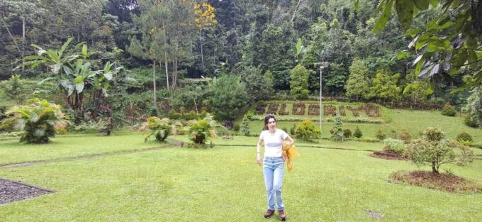 Yogyakarta : Java Rice Terrace Trek & Selogrio Temple Tour - Visitor Interaction