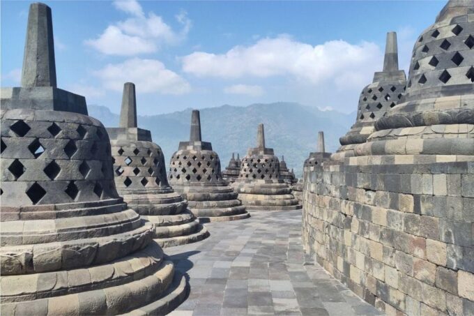 Yogyakarta: Joined or Private Tour to Borobudur & Prambanan - Booking Options