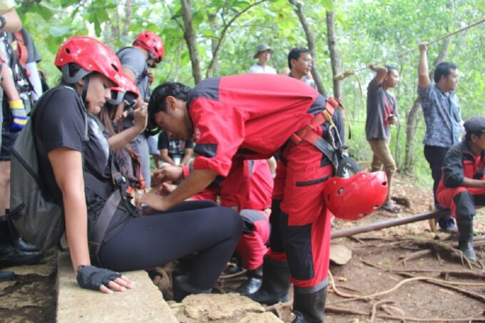 Yogyakarta: Jomblang & Pidul Cave Guided Adventure - Frequently Asked Questions