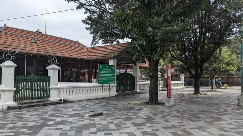 Yogyakarta Kotagede Walking Tour: Royal city & Locals Life - Key Points