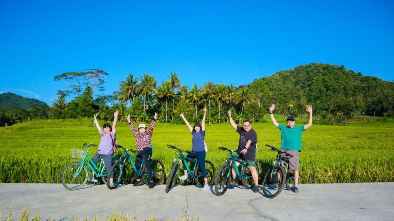 Yogyakarta: Nanggulan Village Fun Cycling - Refreshment and Local Cuisine