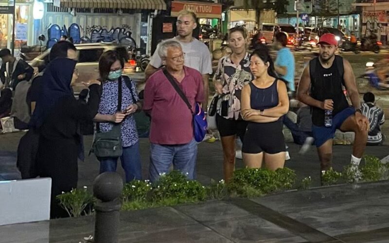 Yogyakarta: Night Walking and Food Tour - Key Points