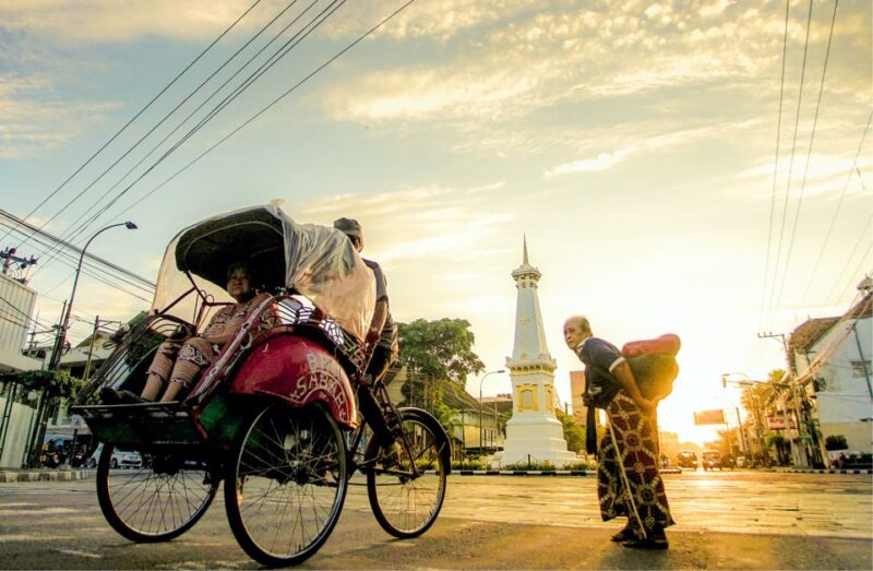 Yogyakarta: Night Walking and Street Food Tasting Tour - Key Points