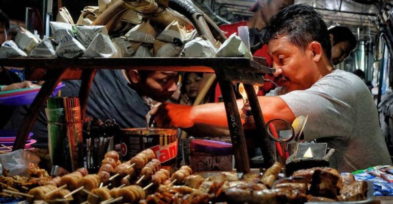 Yogyakarta: Night Walking and Street Food Tasting Tour - Experience Highlights