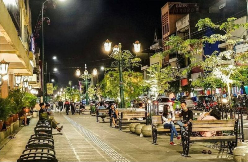 Yogyakarta: Night Walking and Street Food Tasting Tour - Customer Reviews