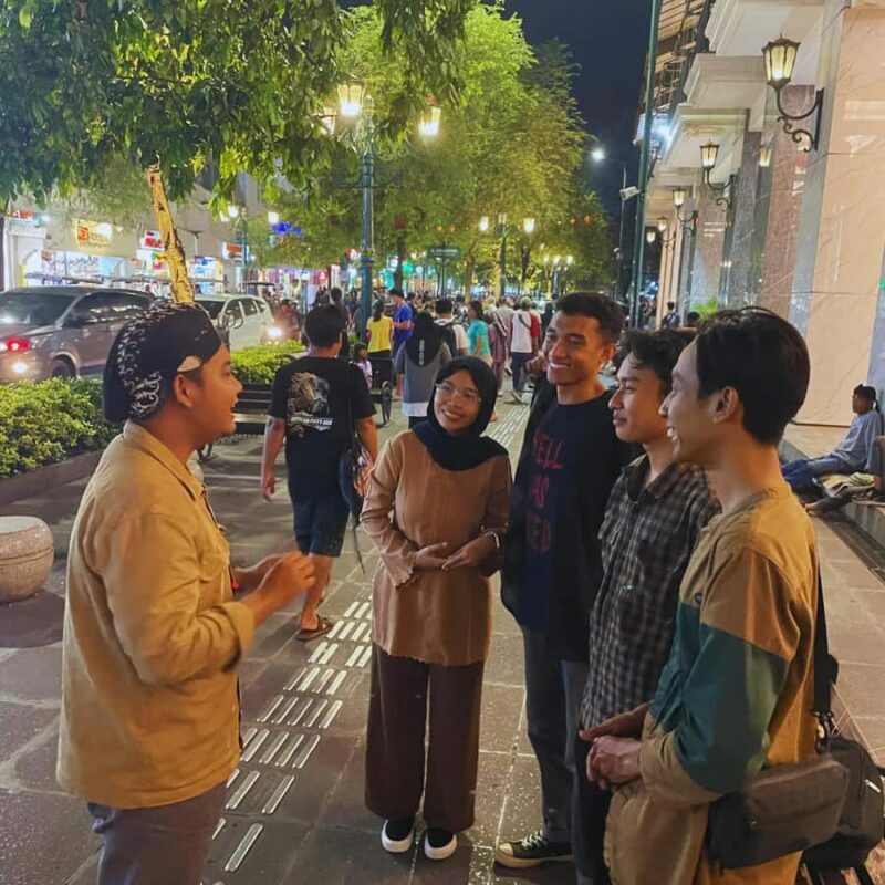 Yogyakarta: Night Walking & Street Food Tour - Key Points