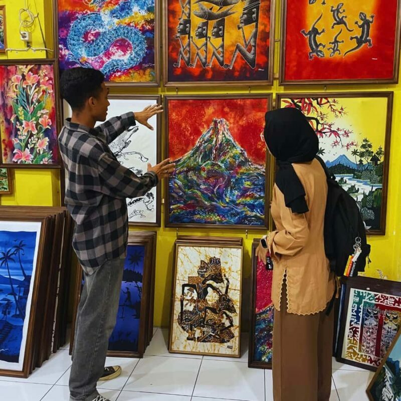 Yogyakarta: Night Walking & Street Food Tour - Introduction: What to Expect from This Night Tour in Yogyakarta