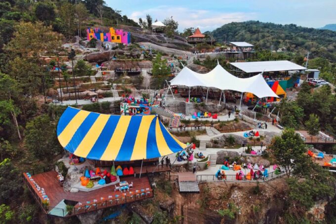 Yogyakarta: Obelix Hills Entry Ticket - Night Views and Entertainment