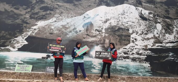 Yogyakarta: Pindul Cave Tubing and Timang Beach Tour - Pickup and Drop-off