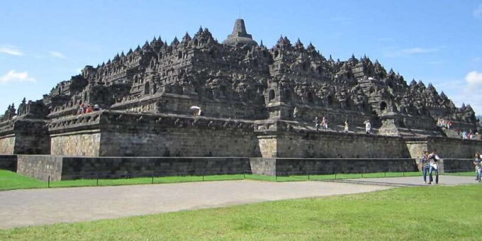 Yogyakarta: Prambanan, Borobudur Climb up Temple & Ramayana - Booking and Availability