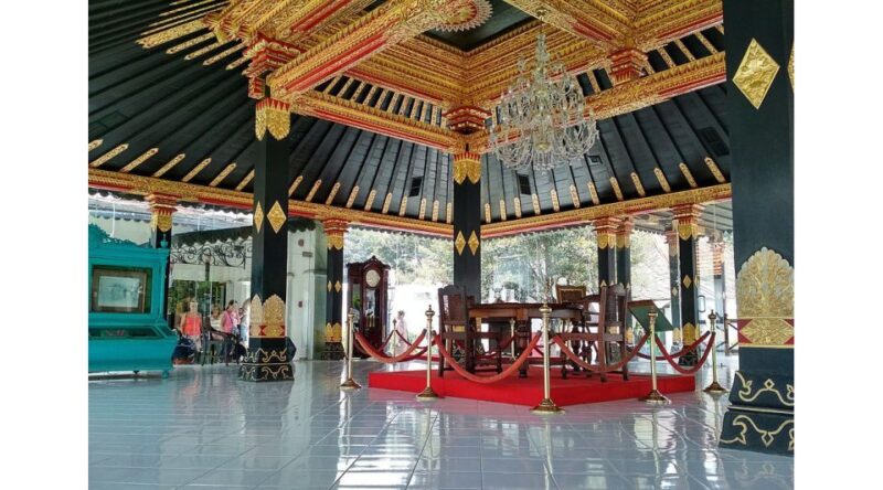 Yogyakarta: Prambanan Temple Morning Tour and Palace Tour - Water Castle (Taman Sari)