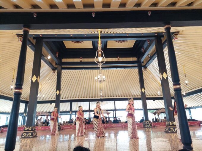 Yogyakarta: Prambanan Temple Morning Tour and Palace Tour - Inclusions