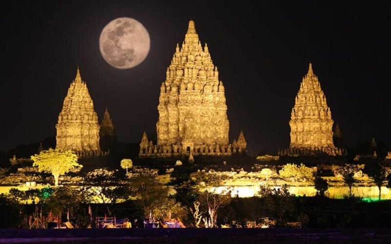 Yogyakarta: Prambanan Temple Sunset and Ramayana Ballet - Temple Exploration