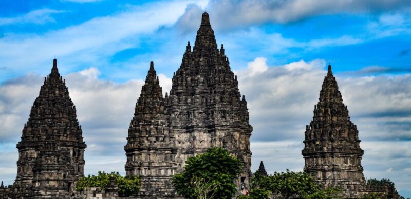 Yogyakarta : Prambanan Temple Sunset With Expert Local Guide - Expert Local Guide Expertise