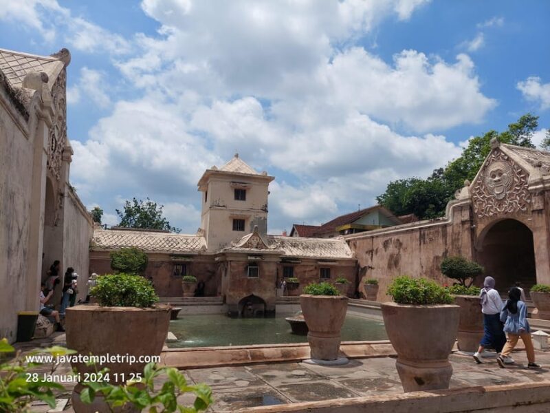 Yogyakarta: Private Classic Day Tour Yogyakarta & Prambanan - Key Points