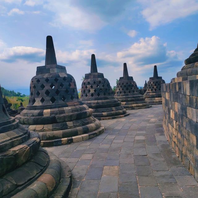 Yogyakarta: Setumbu Hill & Borobudur Explore Sunrise - Key Points
