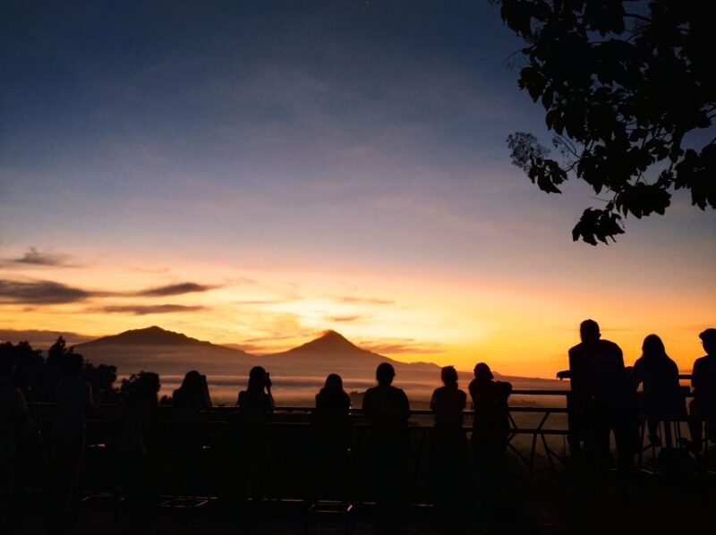 Yogyakarta: Setumbu Sunrise Borobudur Climb-up and Prambanan - Key Points