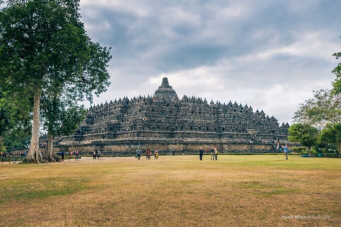 Yogyakarta: Setumbu Sunrise Borobudur Climb-up and Prambanan - Frequently Asked Questions